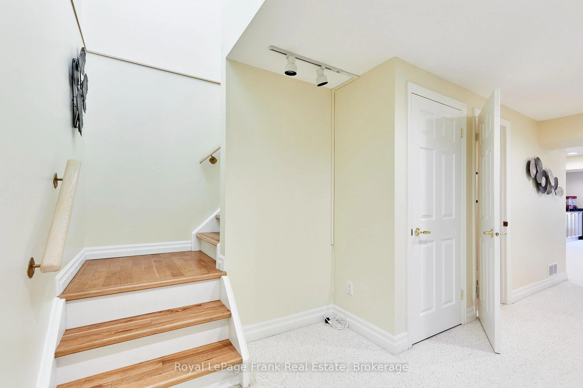 Photo 88 of 57 Waterbury Crescent, Scugog, Port Perry — HOMEH