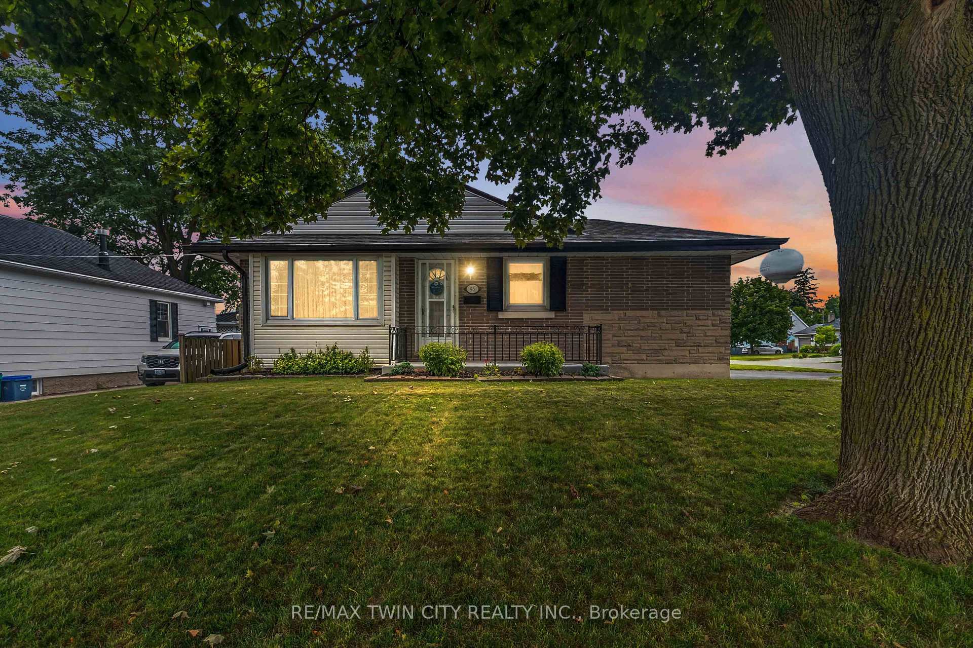 Photo 1 of 46 Fairview Drive, Brantford, Fairview/Greenbrier — HOMEH