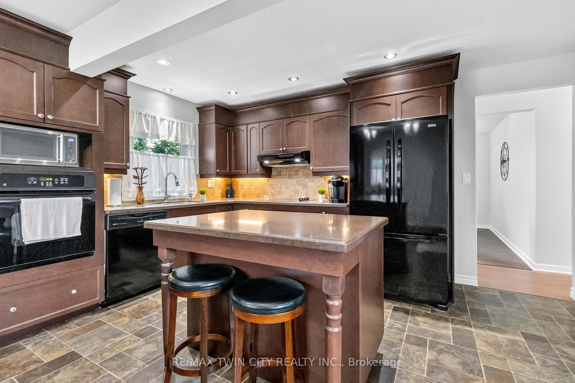 Photo 7 of 46 Fairview Drive, Brantford, Fairview/Greenbrier — HOMEH