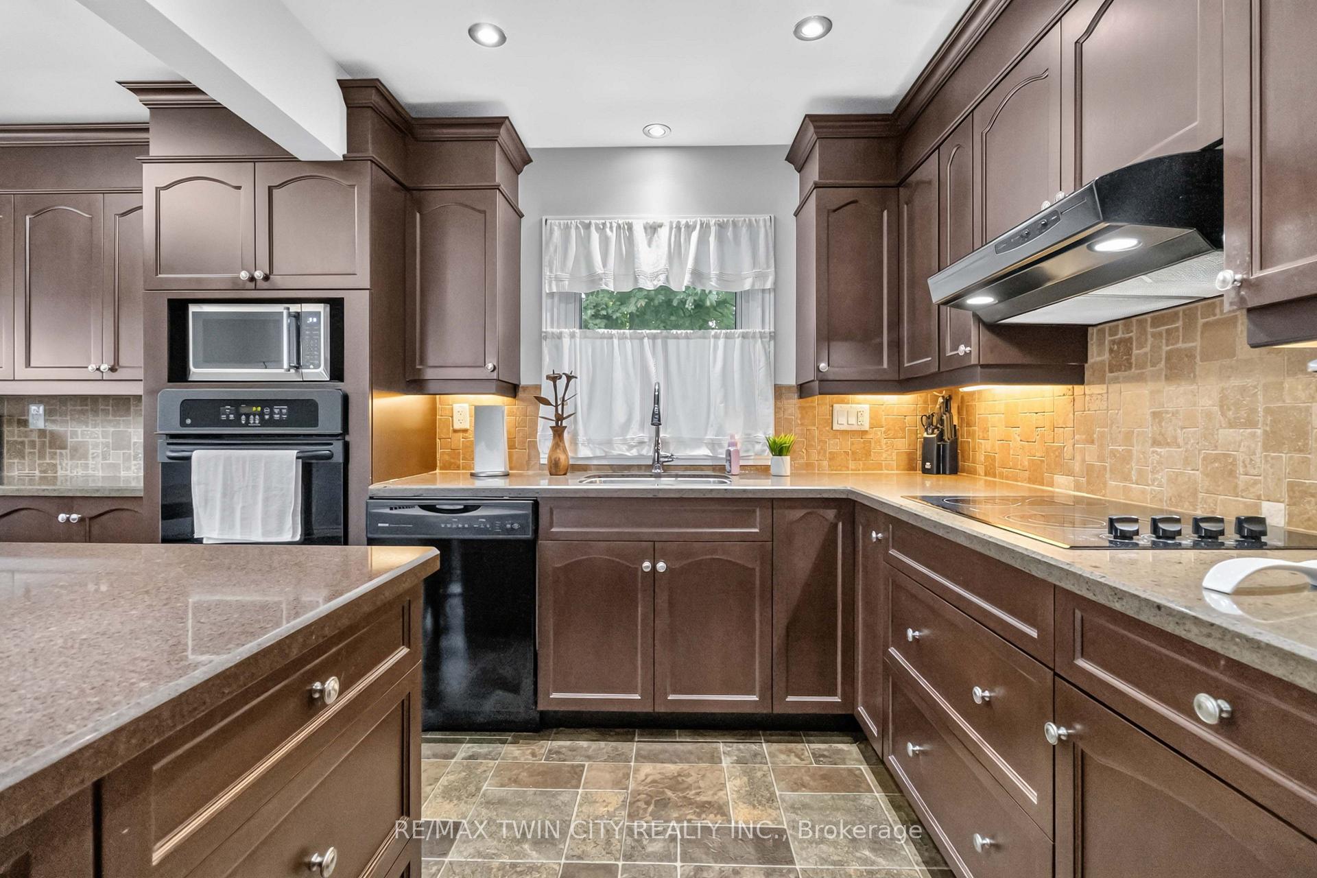 Photo 8 of 46 Fairview Drive, Brantford, Fairview/Greenbrier — HOMEH