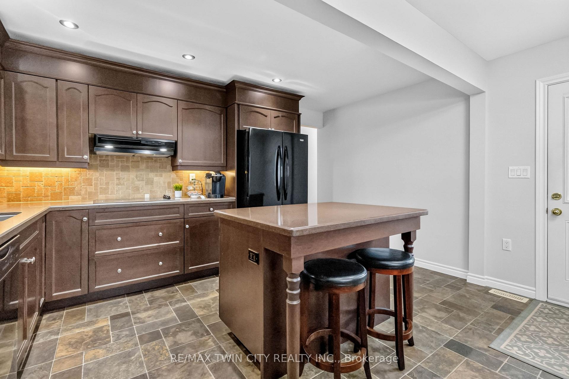 Photo 11 of 46 Fairview Drive, Brantford, Fairview/Greenbrier — HOMEH