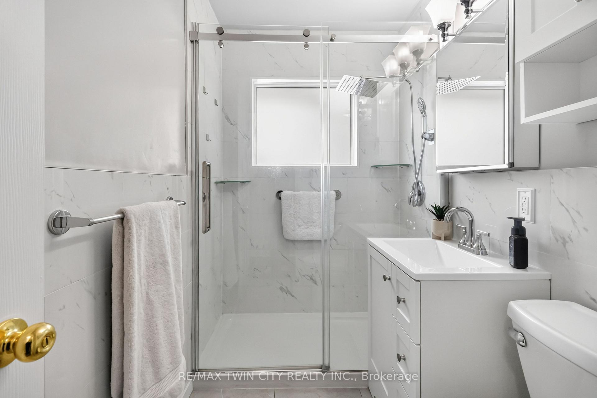 Photo 18 of 46 Fairview Drive, Brantford, Fairview/Greenbrier — HOMEH