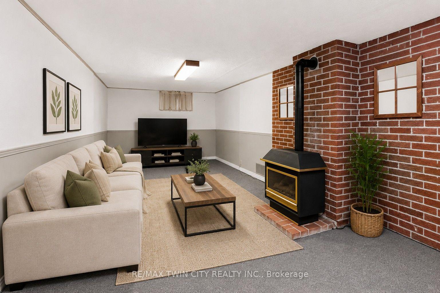 Photo 24 of 46 Fairview Drive, Brantford, Fairview/Greenbrier — HOMEH