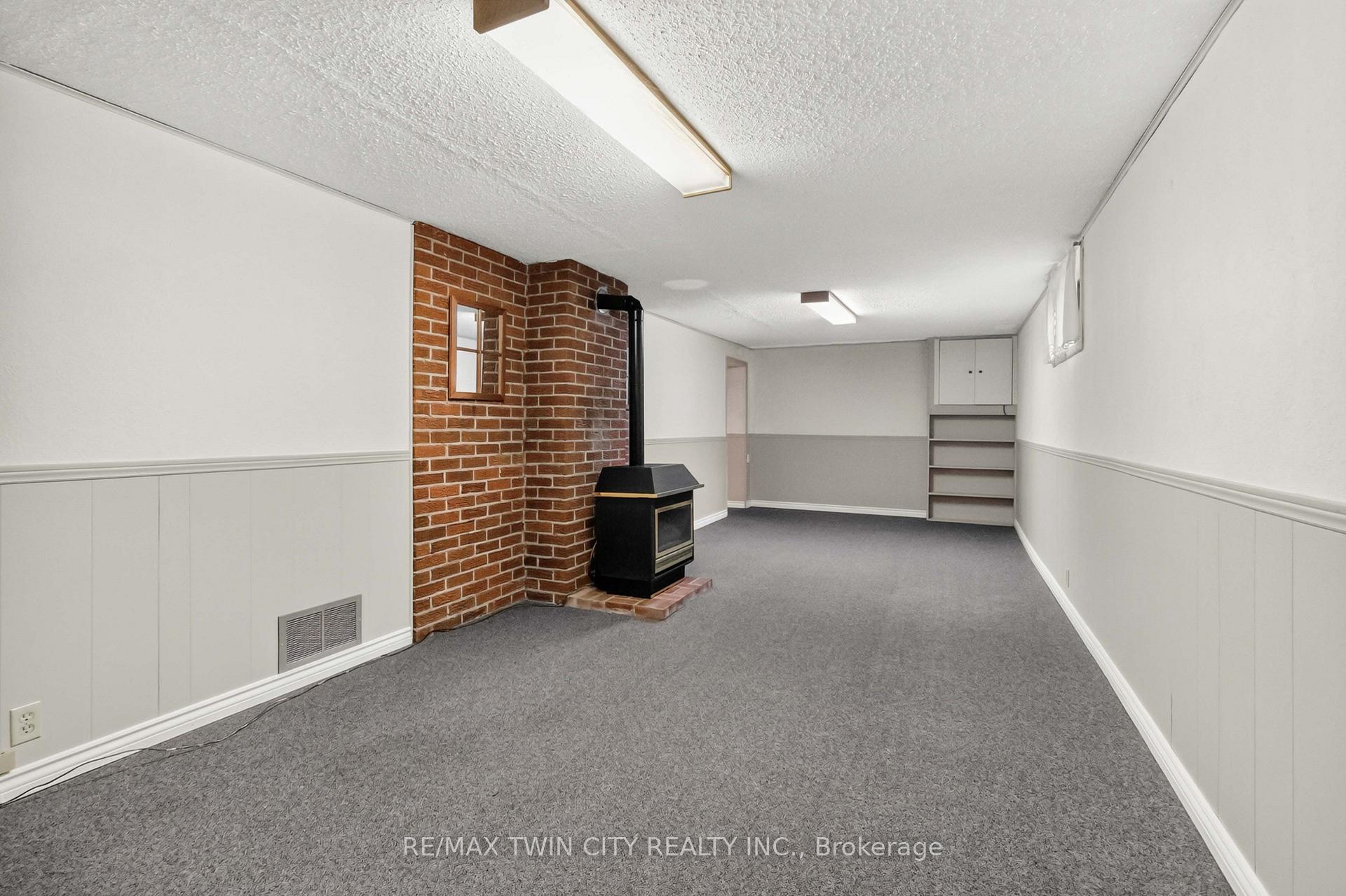 Photo 25 of 46 Fairview Drive, Brantford, Fairview/Greenbrier — HOMEH