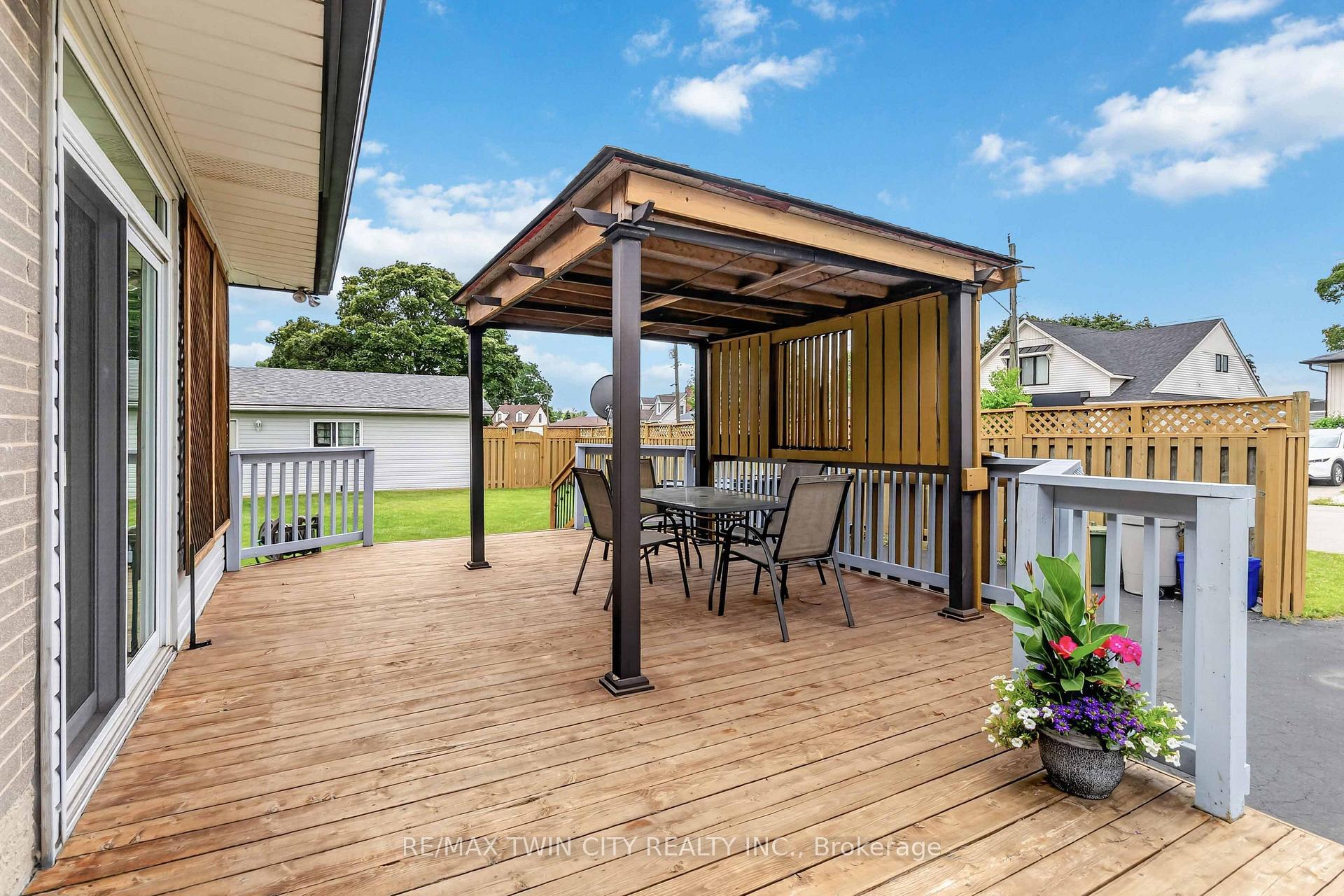 Photo 30 of 46 Fairview Drive, Brantford, Fairview/Greenbrier — HOMEH