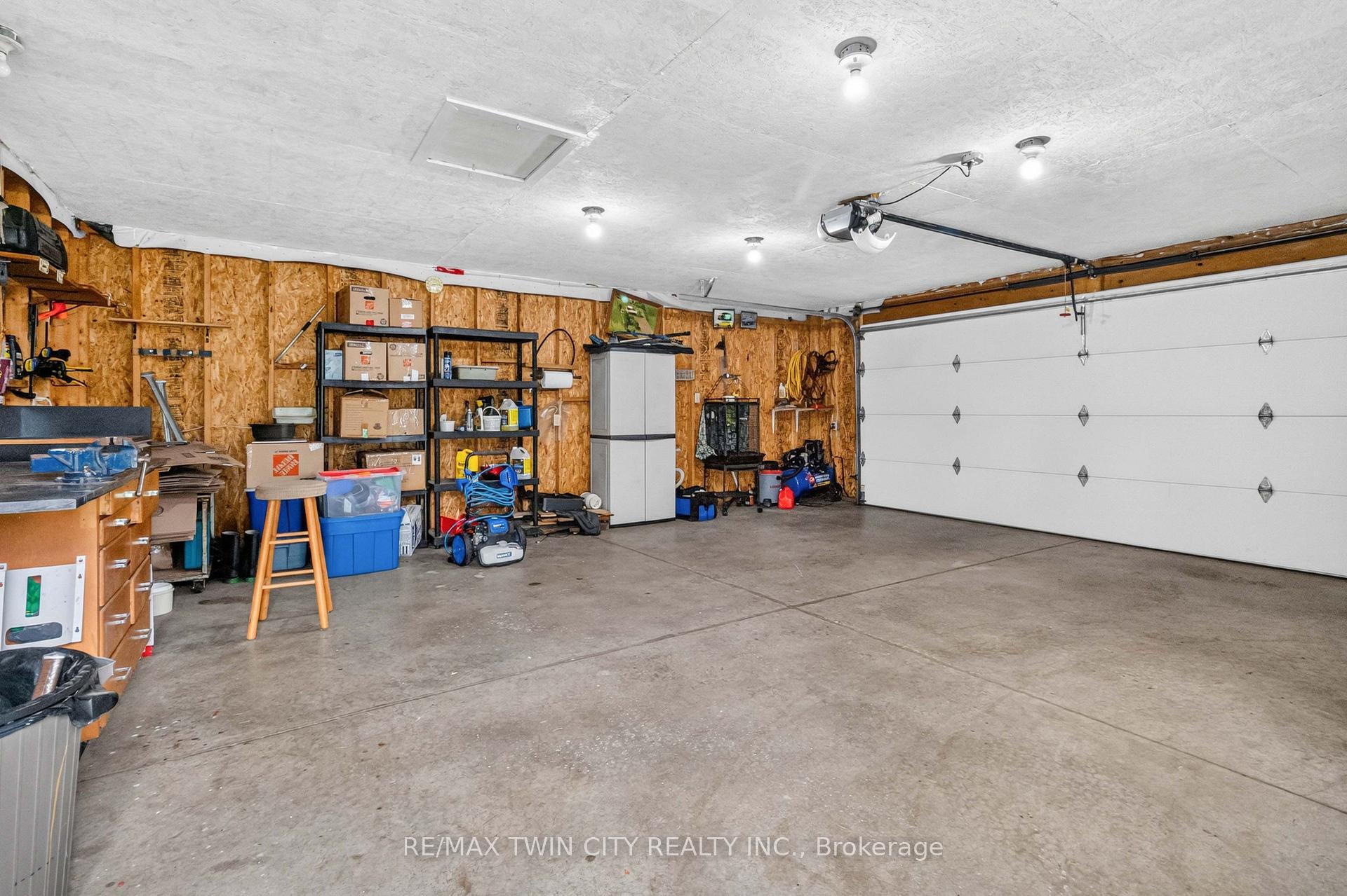 Photo 33 of 46 Fairview Drive, Brantford, Fairview/Greenbrier — HOMEH