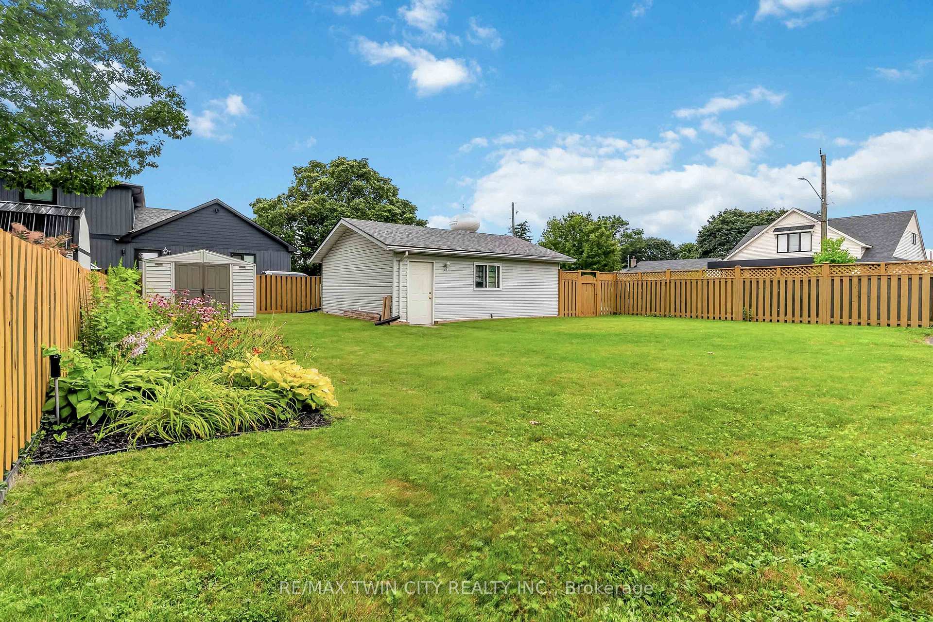 Photo 34 of 46 Fairview Drive, Brantford, Fairview/Greenbrier — HOMEH