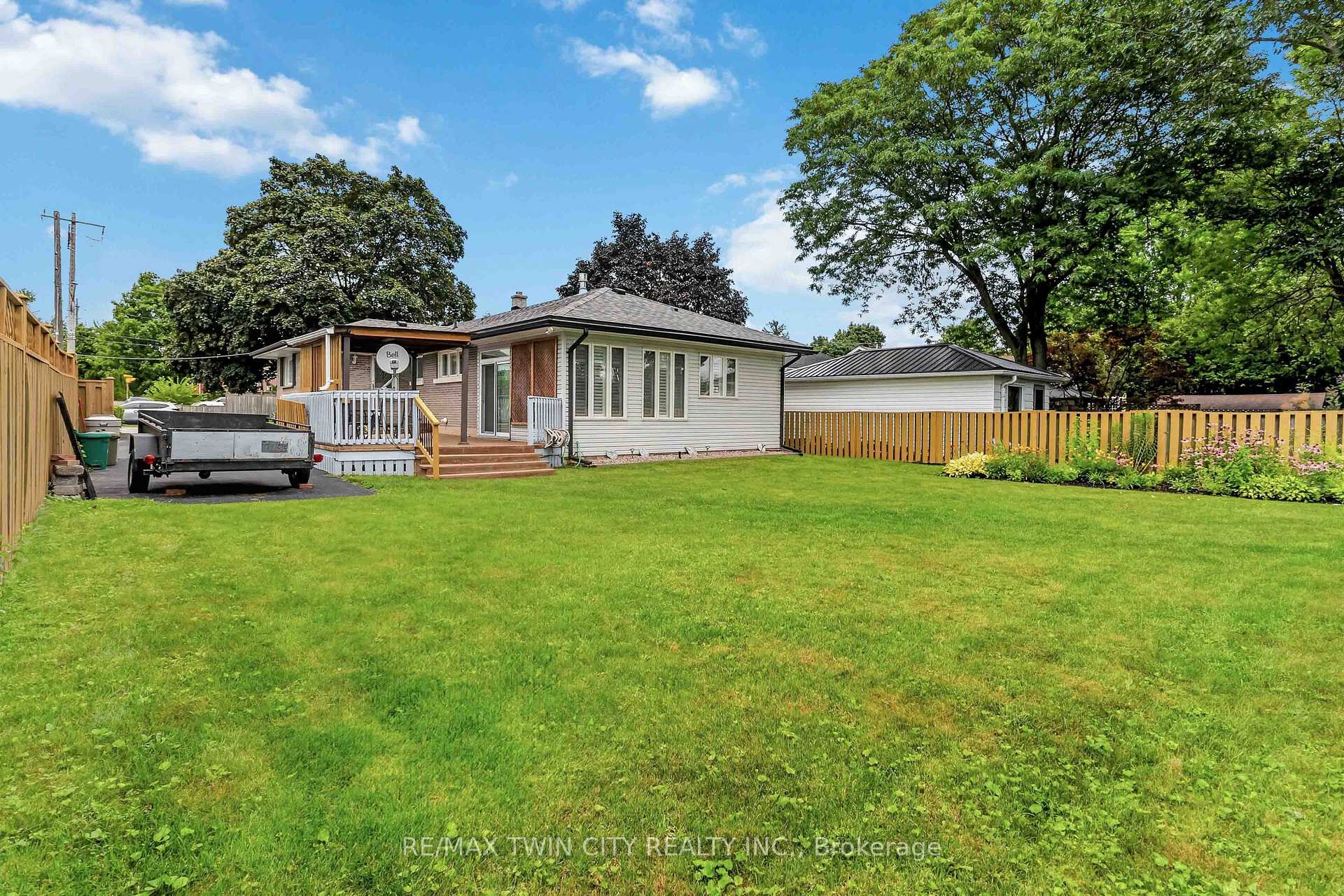 Photo 35 of 46 Fairview Drive, Brantford, Fairview/Greenbrier — HOMEH