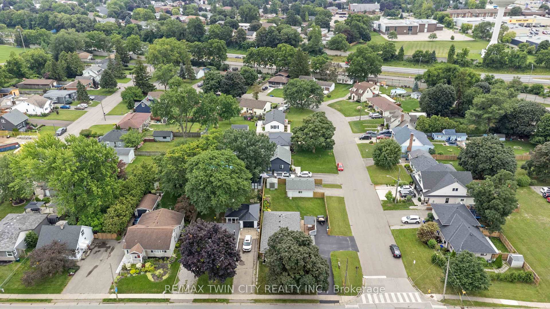 Photo 36 of 46 Fairview Drive, Brantford, Fairview/Greenbrier — HOMEH