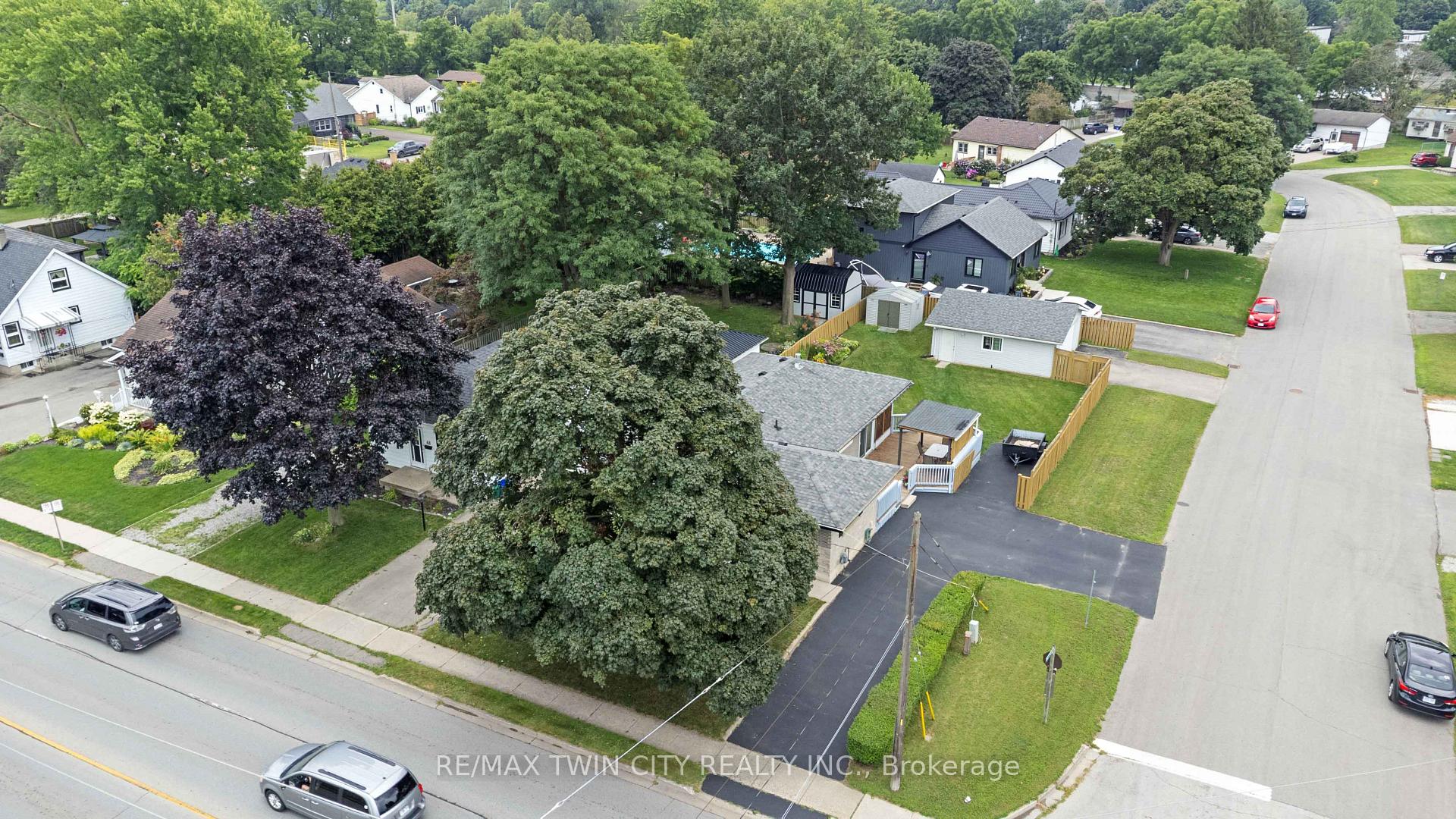 Photo 37 of 46 Fairview Drive, Brantford, Fairview/Greenbrier — HOMEH