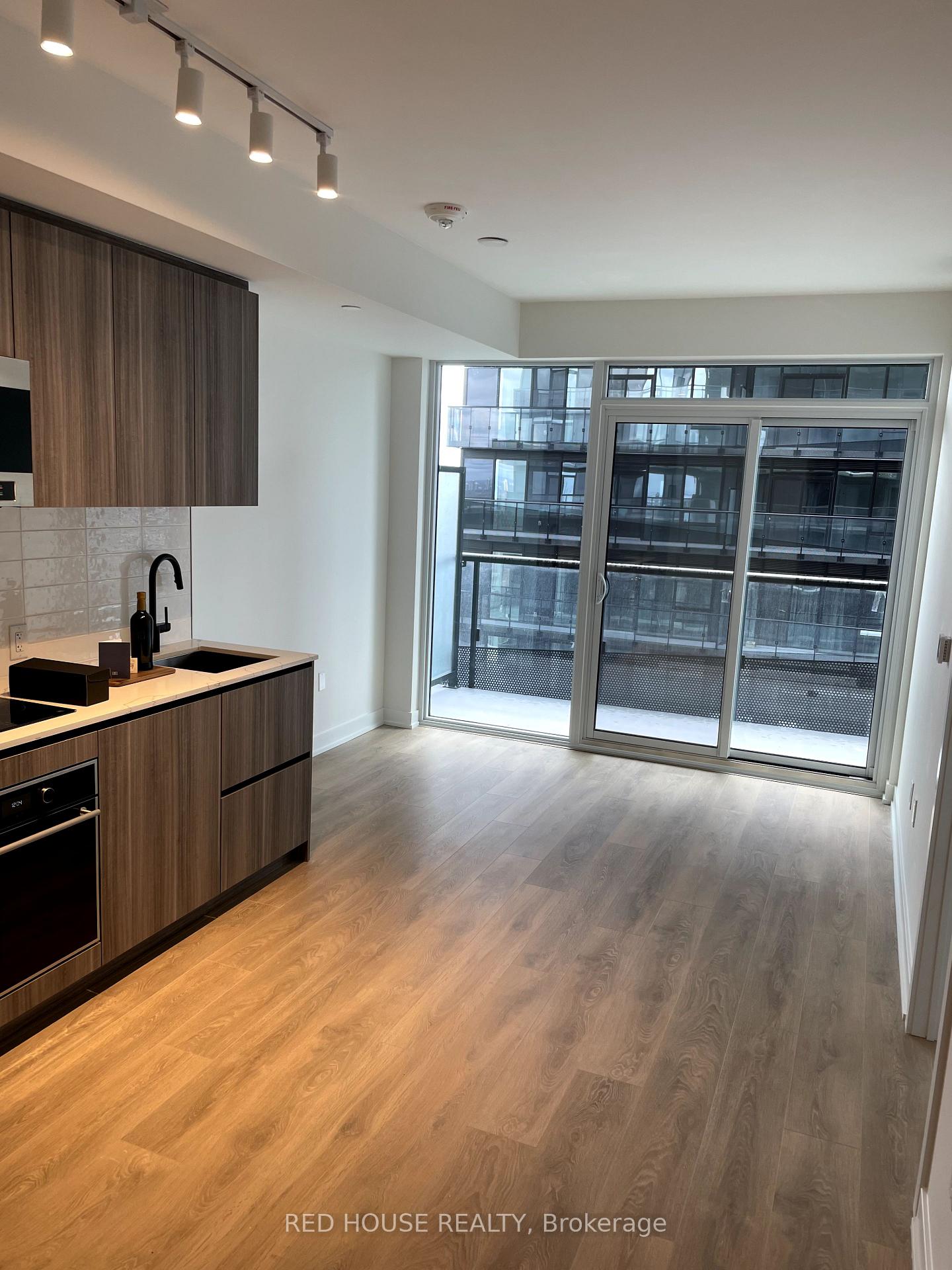 Photo 3 of Unit 3013, 117 Broadway Avenue, Toronto, Mount Pleasant West — HOMEH