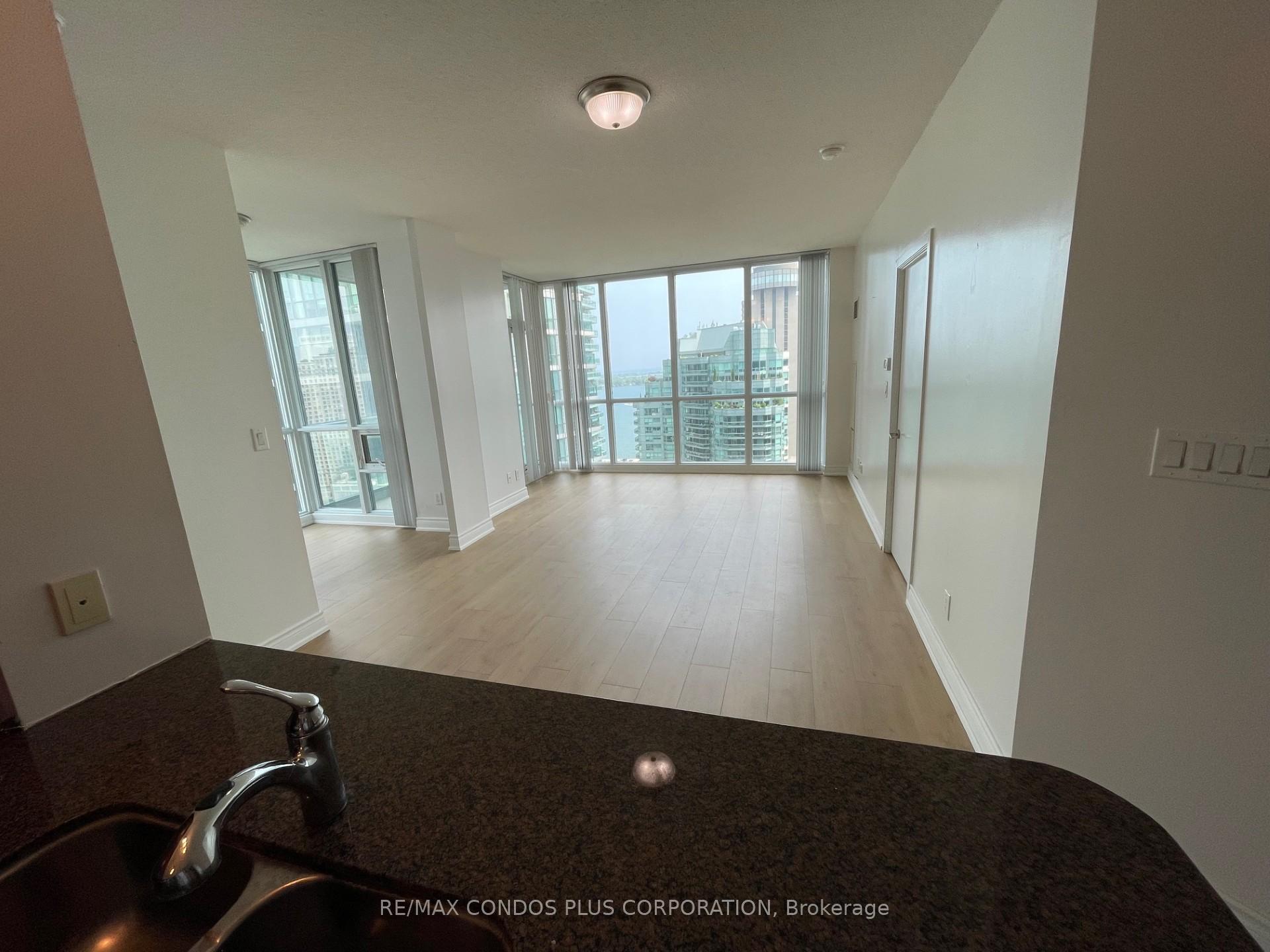 Photo 5 of Unit 2508, 18 Harbour Street, Toronto, Waterfront Communities — HOMEH