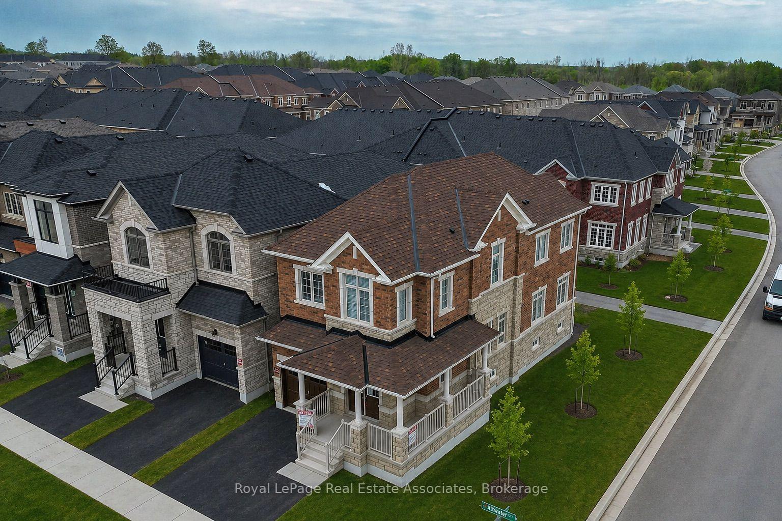Photo 2 of 34 Attwater Drive, Cambridge, Little's Corners — HOMEH