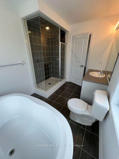 Photo 16 of 40 Steamboat Way, Whitby, Port Whitby — HOMEH