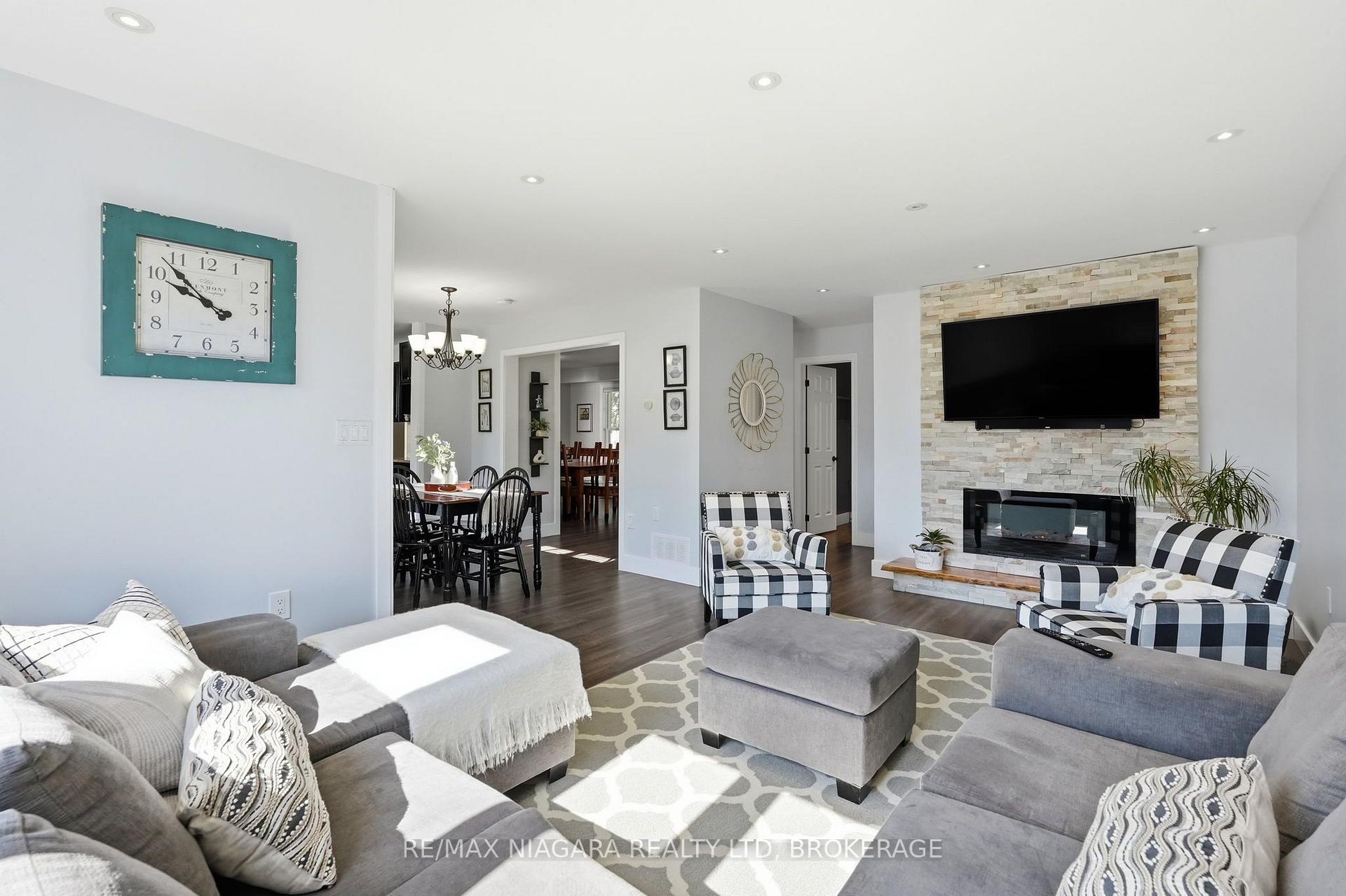 Photo 2 of 12 Lakeview Avenue, Grimsby, Grimsby Beach — HOMEH