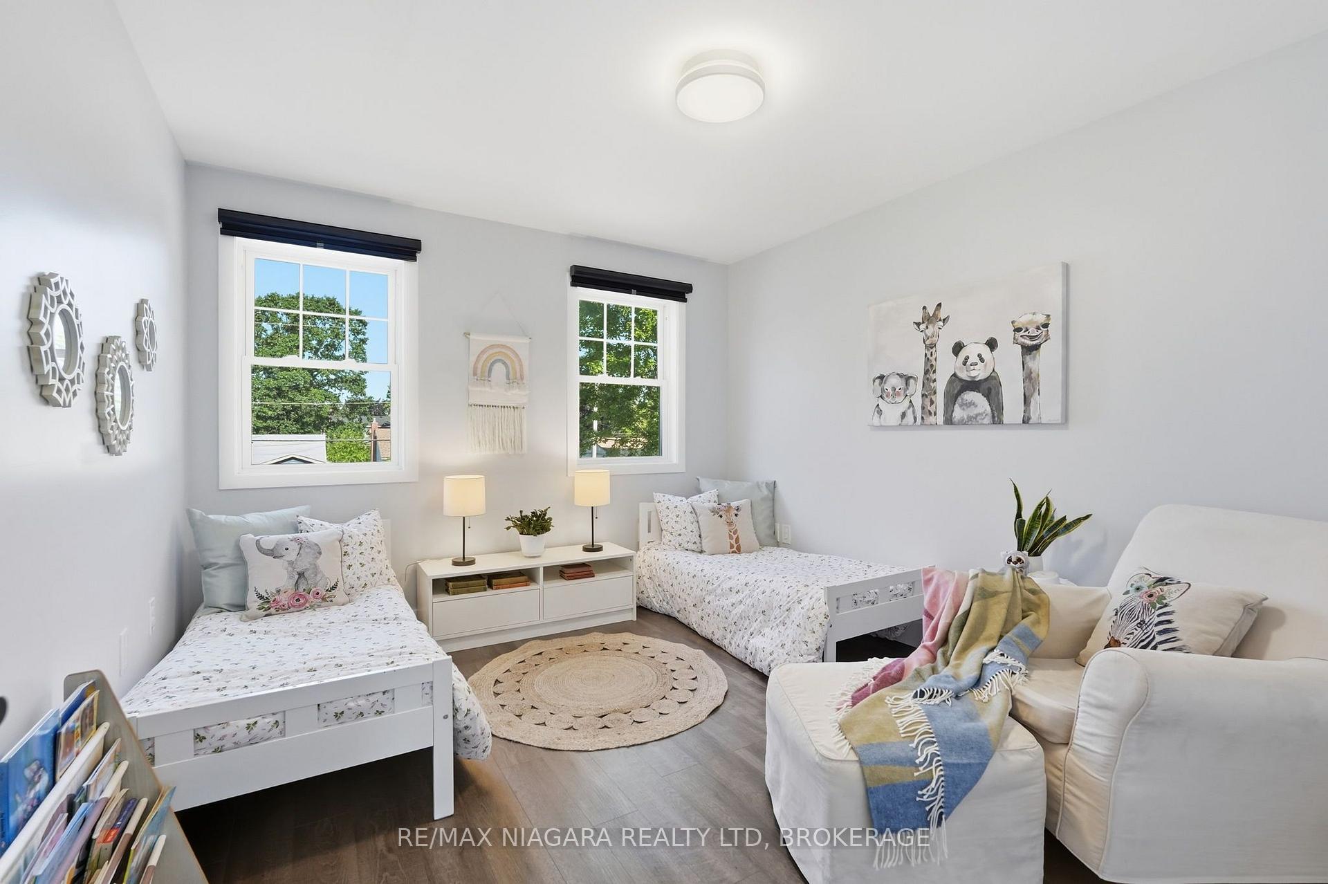 Photo 4 of 12 Lakeview Avenue, Grimsby, Grimsby Beach — HOMEH