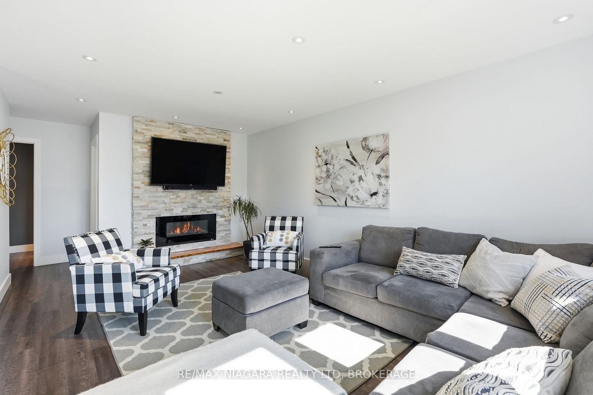 Photo 14 of 12 Lakeview Avenue, Grimsby, Grimsby Beach — HOMEH