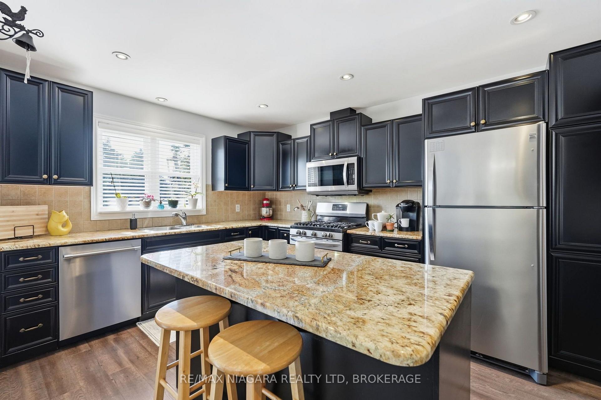 Photo 18 of 12 Lakeview Avenue, Grimsby, Grimsby Beach — HOMEH