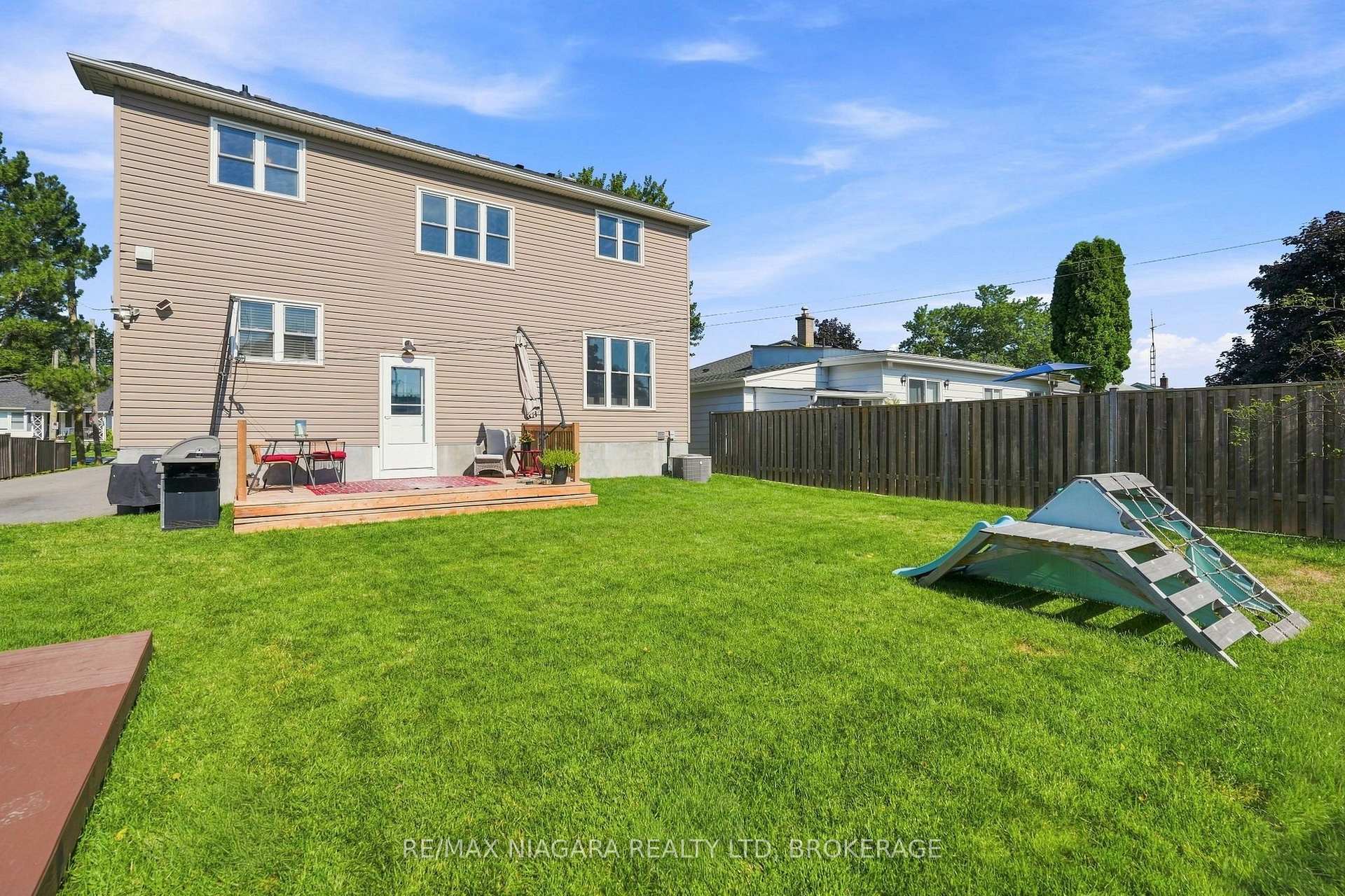 Photo 66 of 12 Lakeview Avenue, Grimsby, Grimsby Beach — HOMEH