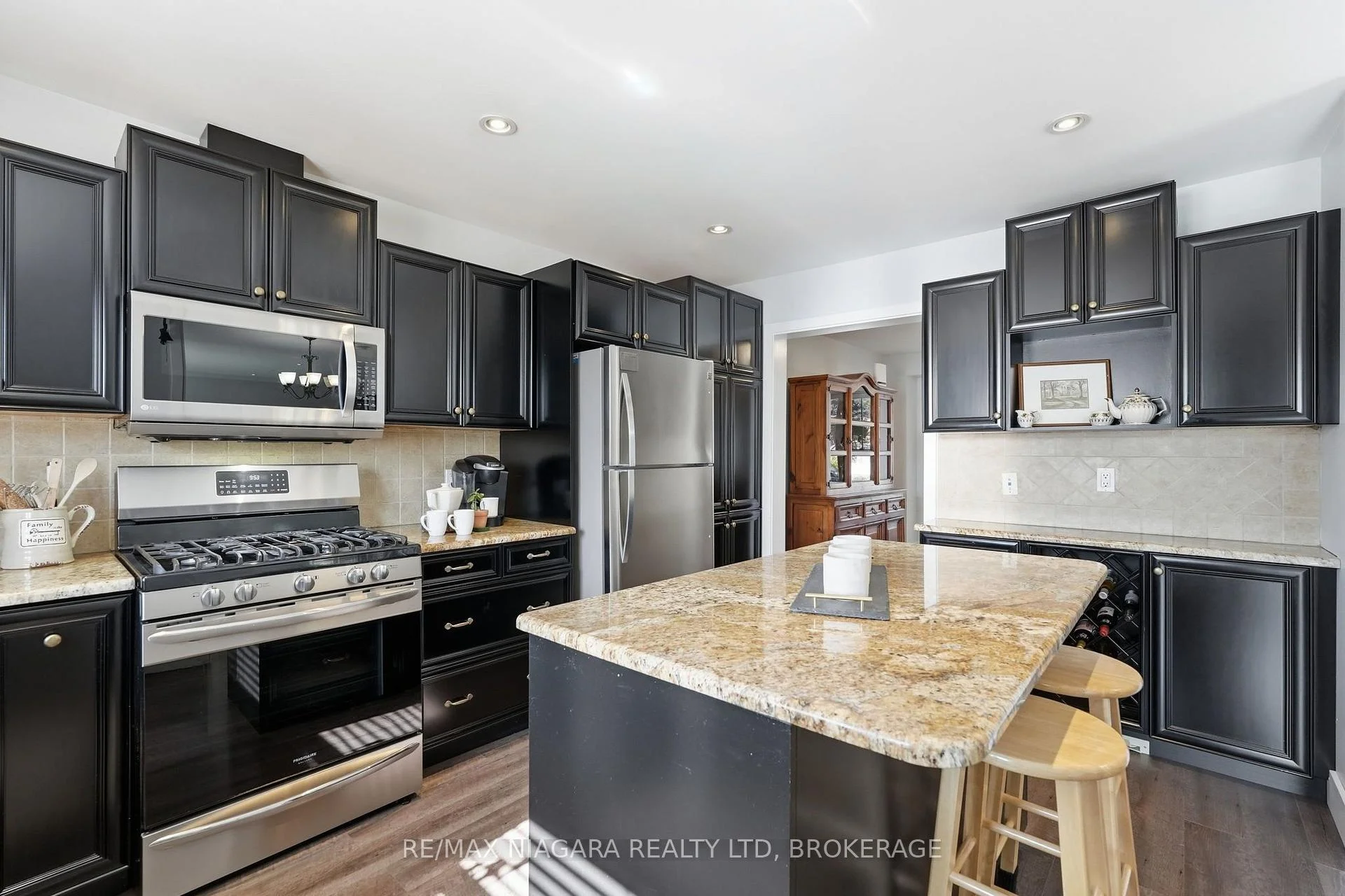 Photo 33 of 12 Lakeview Avenue, Grimsby, Grimsby Beach — HOMEH