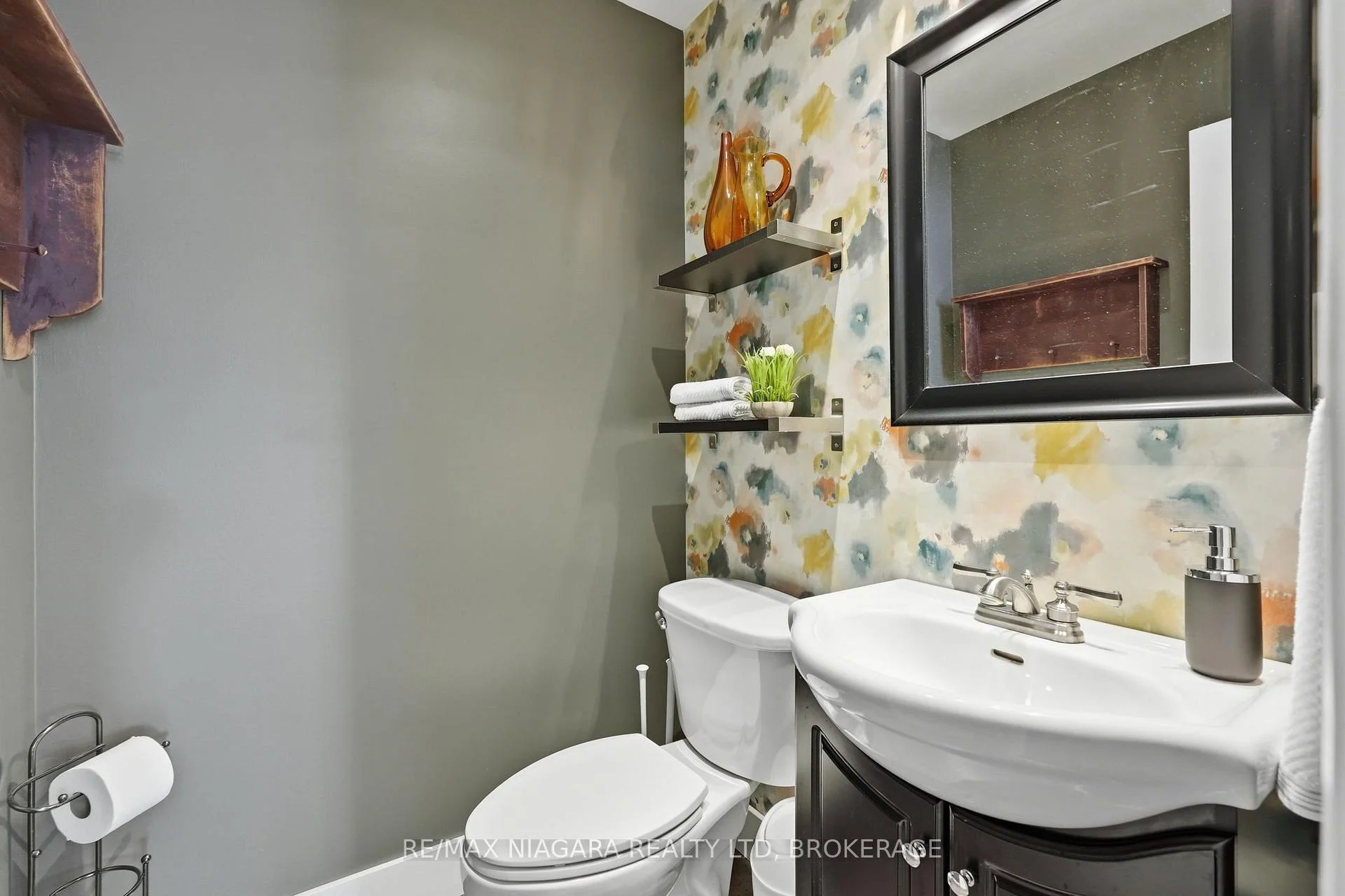 Photo 45 of 12 Lakeview Avenue, Grimsby, Grimsby Beach — HOMEH