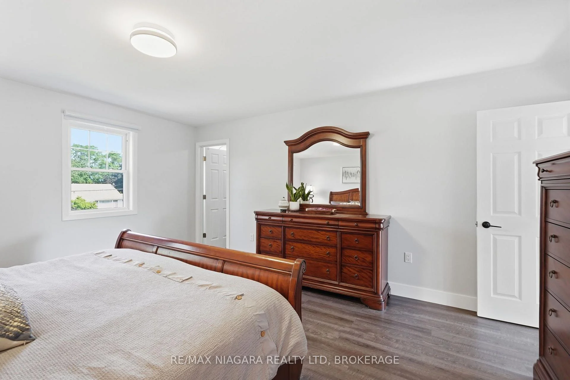 Photo 49 of 12 Lakeview Avenue, Grimsby, Grimsby Beach — HOMEH