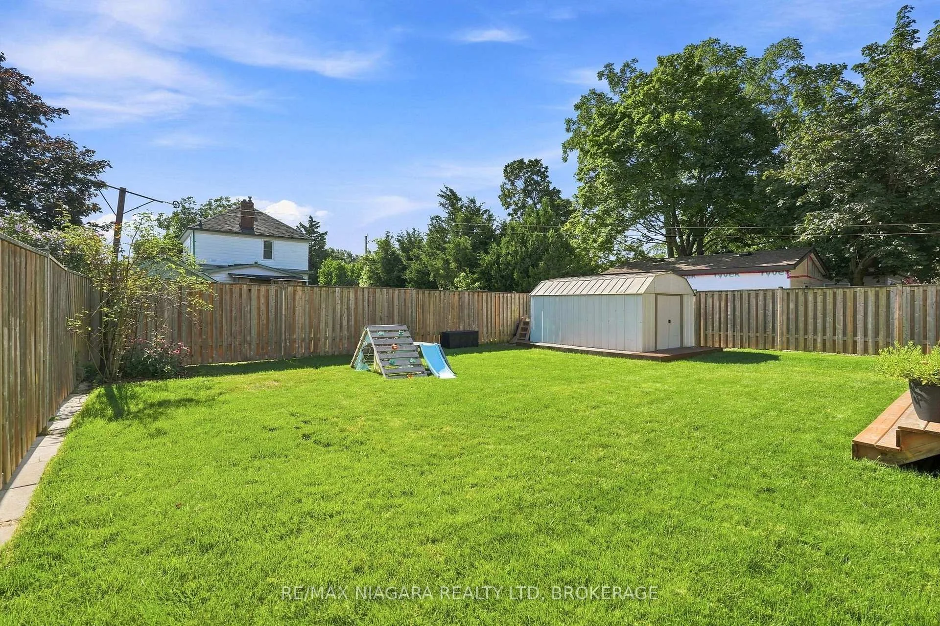 Photo 78 of 12 Lakeview Avenue, Grimsby, Grimsby Beach — HOMEH