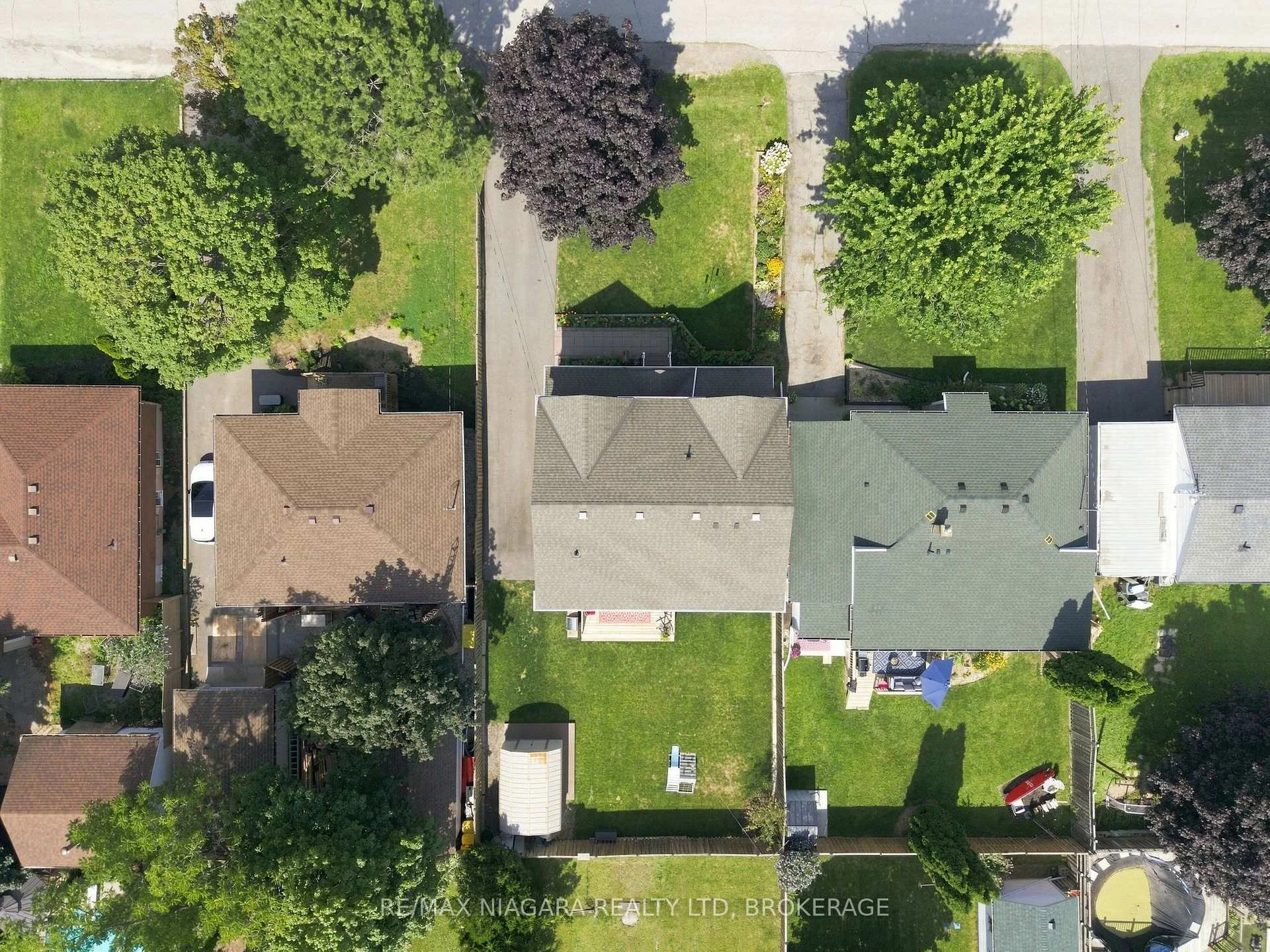 Photo 94 of 12 Lakeview Avenue, Grimsby, Grimsby Beach — HOMEH