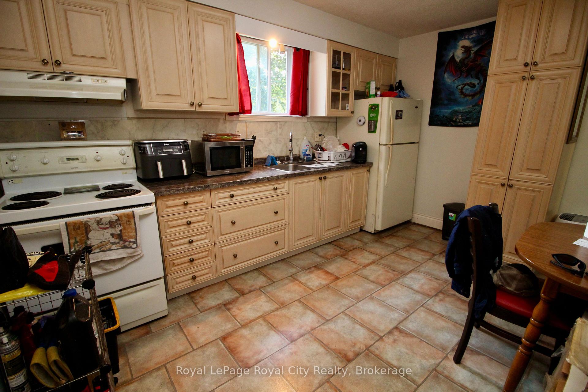 Photo 12 of 405 Main Street S, Guelph/Eramosa, Rockwood — HOMEH