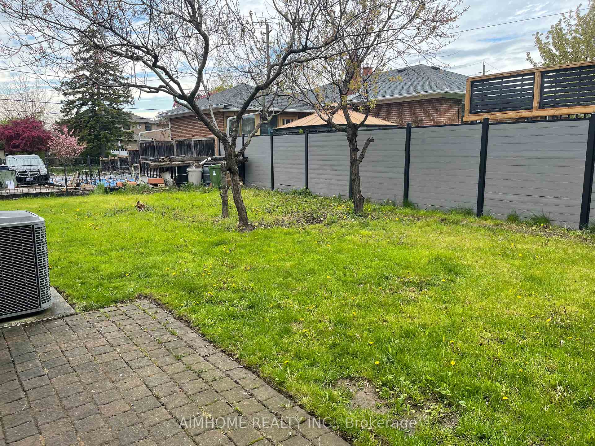 Photo 3 of 170 Gracefield Avenue, North York, Maple Leaf — HOMEH