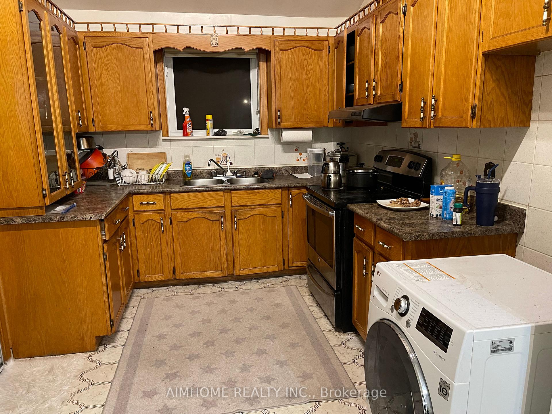 Photo 6 of 170 Gracefield Avenue, North York, Maple Leaf — HOMEH