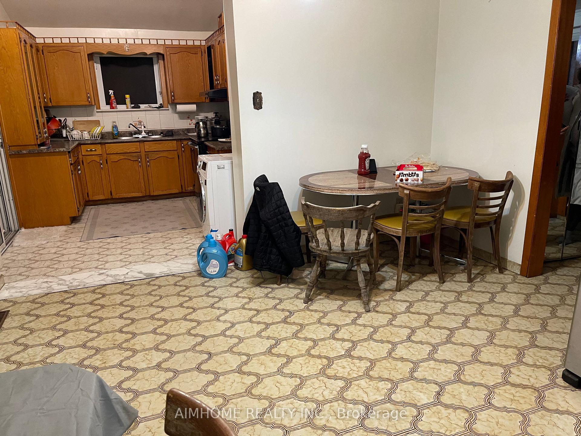 Photo 7 of 170 Gracefield Avenue, North York, Maple Leaf — HOMEH