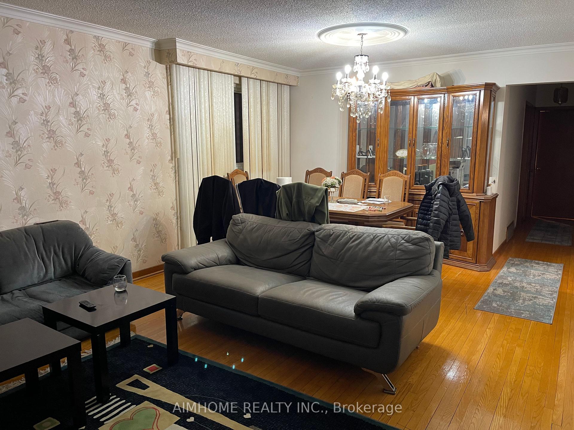 Photo 10 of 170 Gracefield Avenue, North York, Maple Leaf — HOMEH