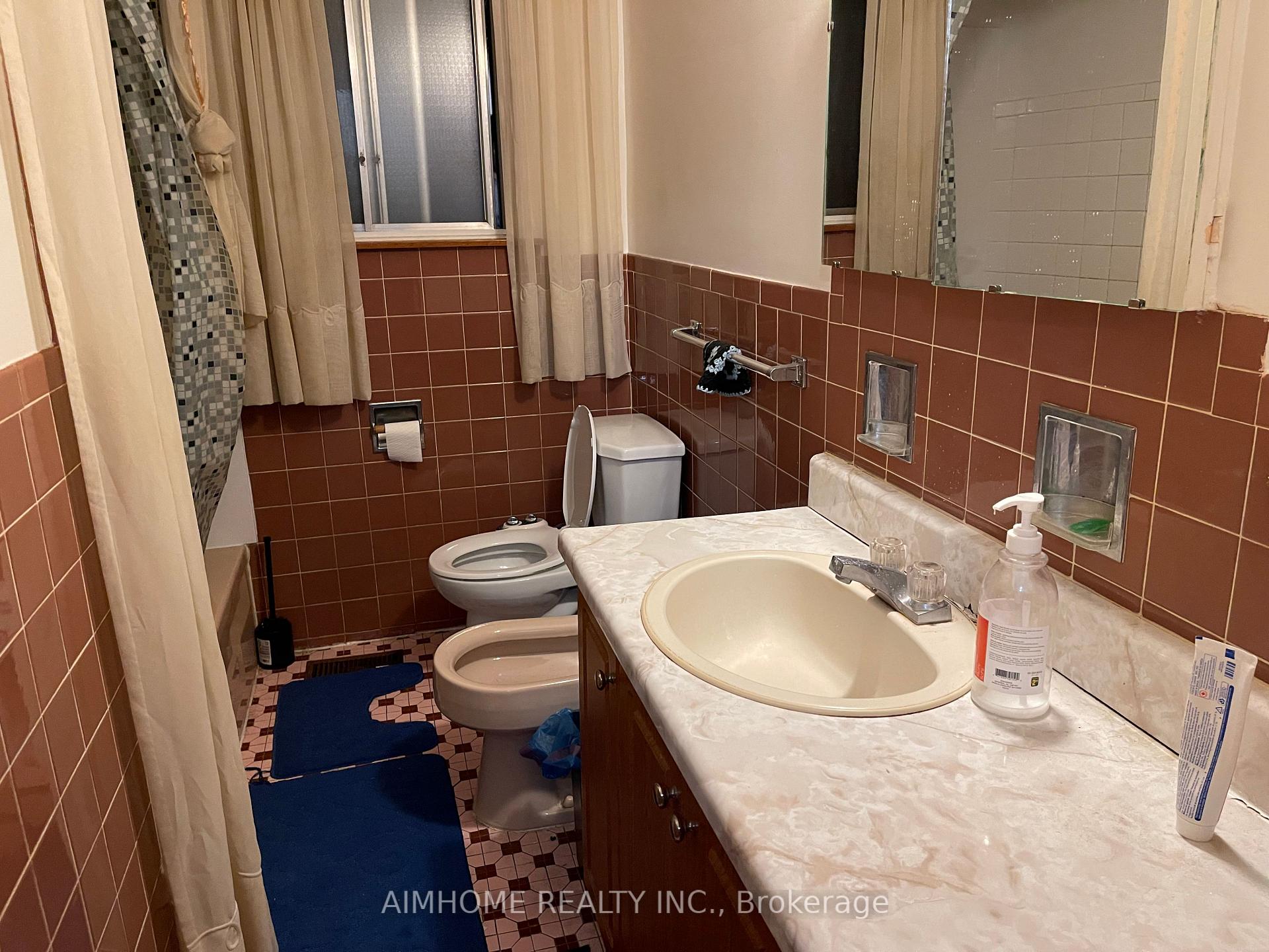 Photo 14 of 170 Gracefield Avenue, North York, Maple Leaf — HOMEH