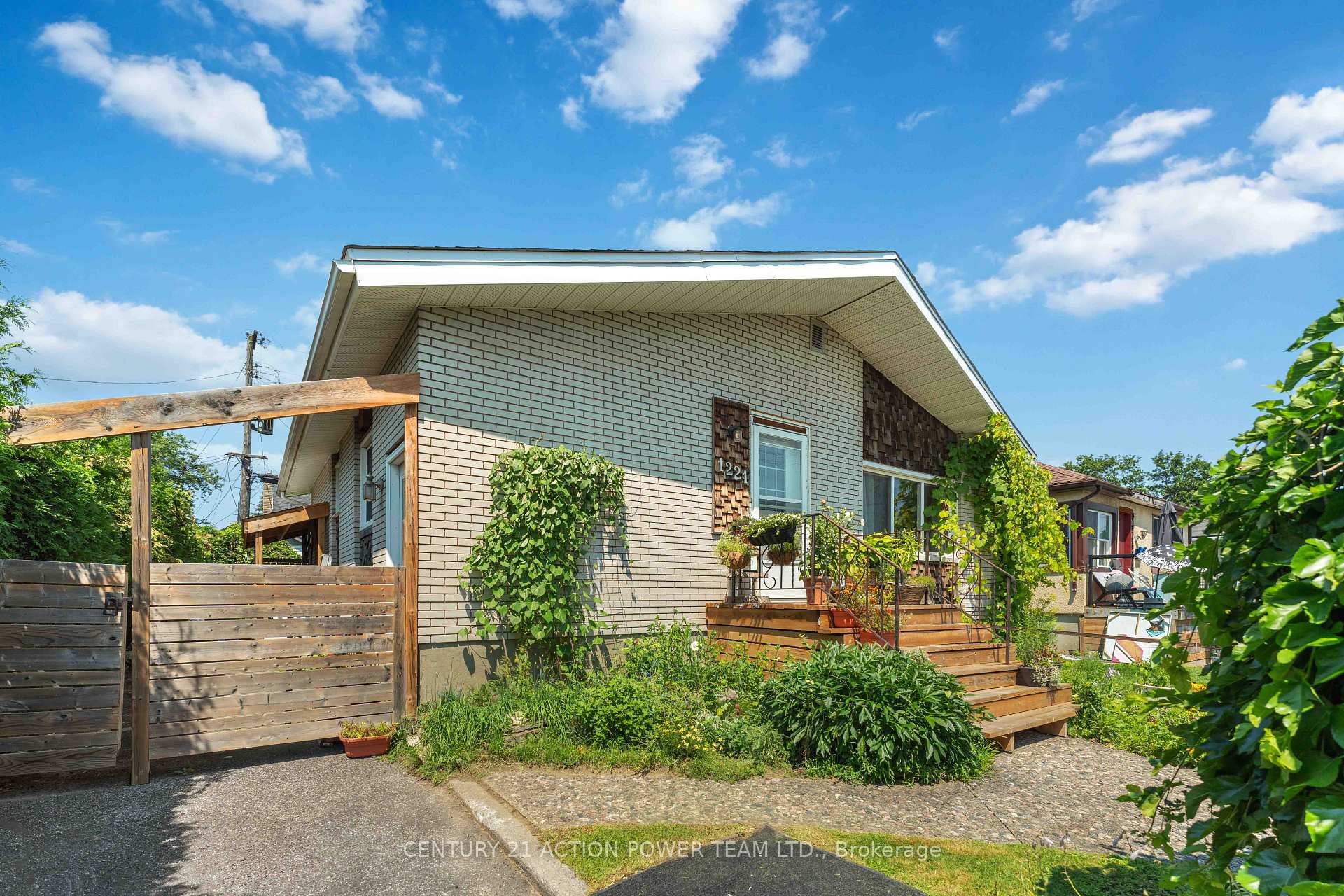 Photo 3 of 1221 Kitchener Avenue W, Ottawa, Ellwood — HOMEH