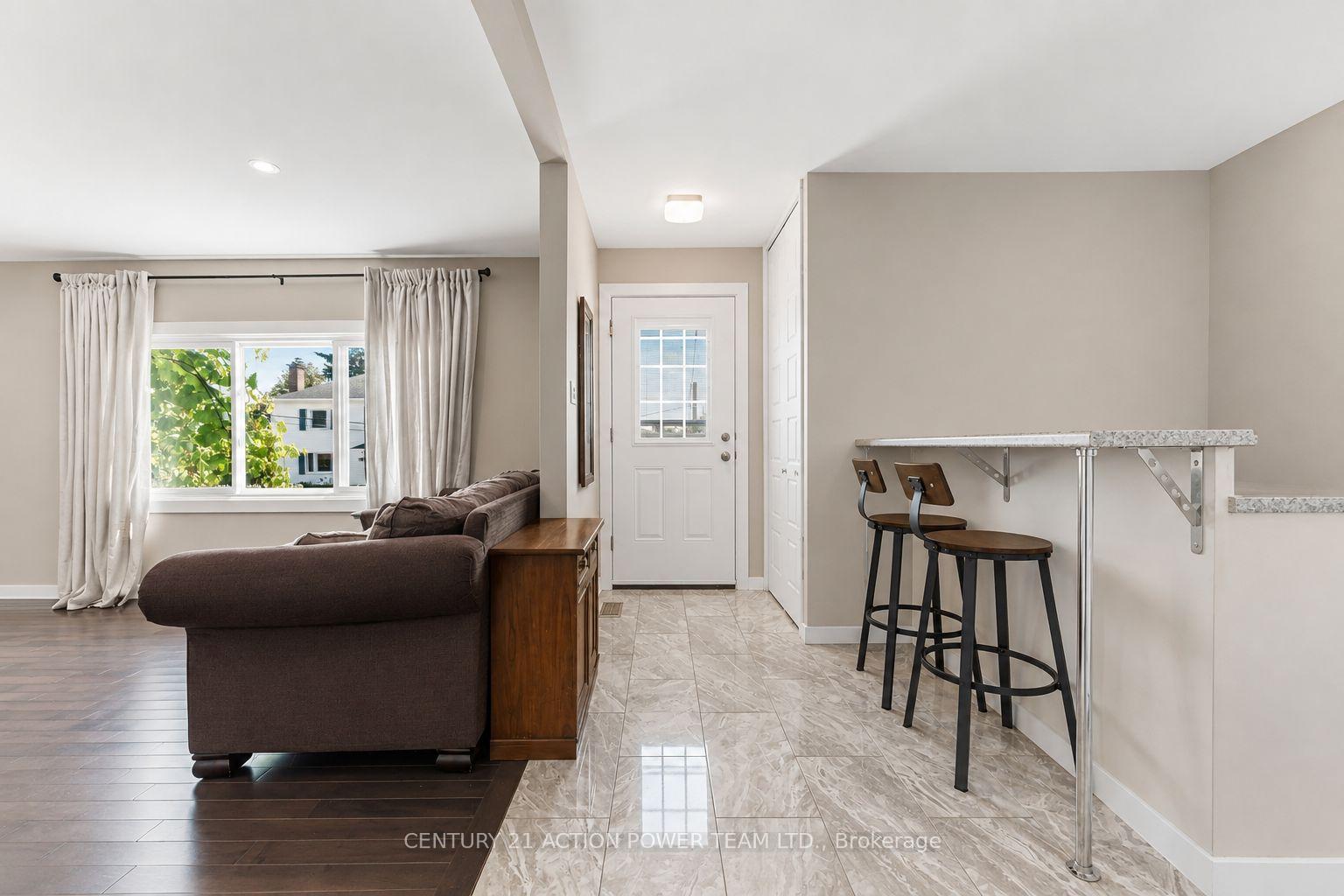 Photo 4 of 1221 Kitchener Avenue W, Ottawa, Ellwood — HOMEH