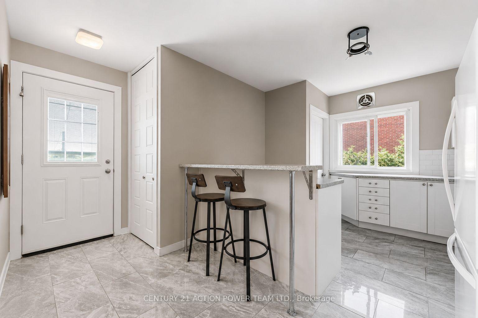 Photo 5 of 1221 Kitchener Avenue W, Ottawa, Ellwood — HOMEH