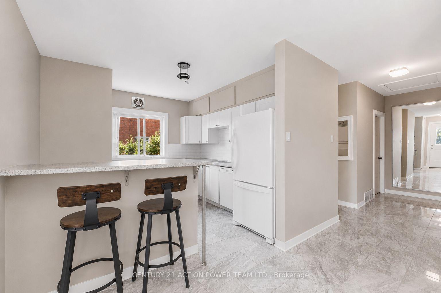 Photo 7 of 1221 Kitchener Avenue W, Ottawa, Ellwood — HOMEH