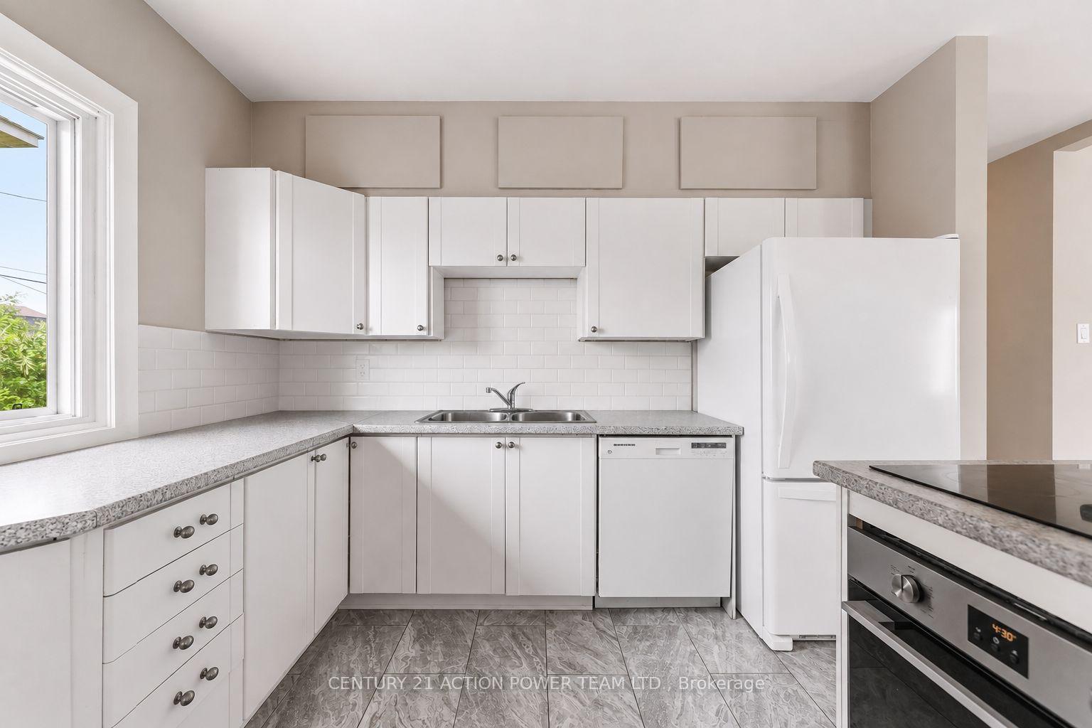Photo 10 of 1221 Kitchener Avenue W, Ottawa, Ellwood — HOMEH