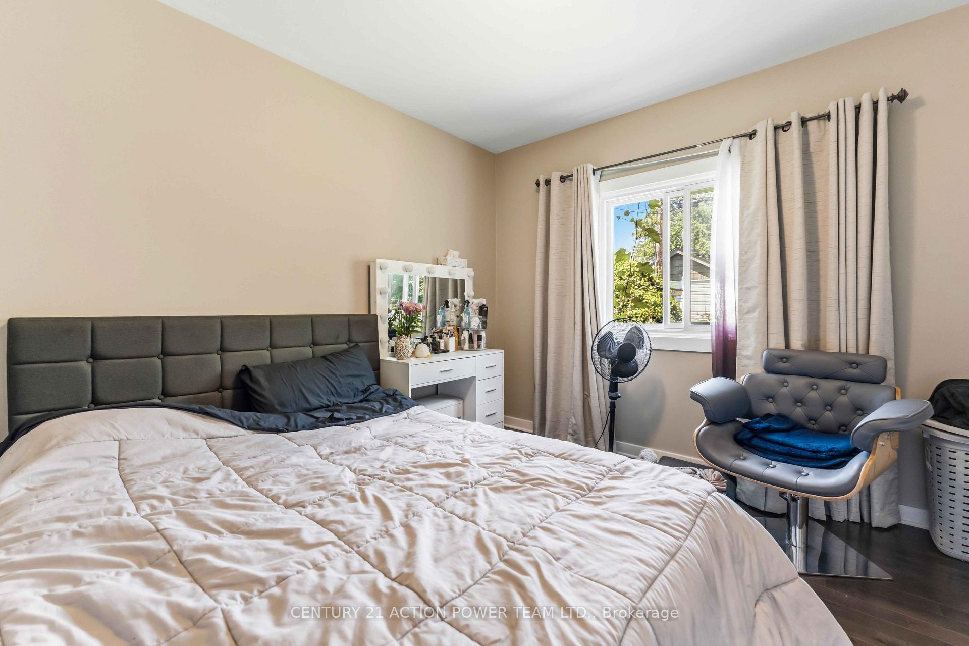 Photo 23 of 1221 Kitchener Avenue W, Ottawa, Ellwood — HOMEH