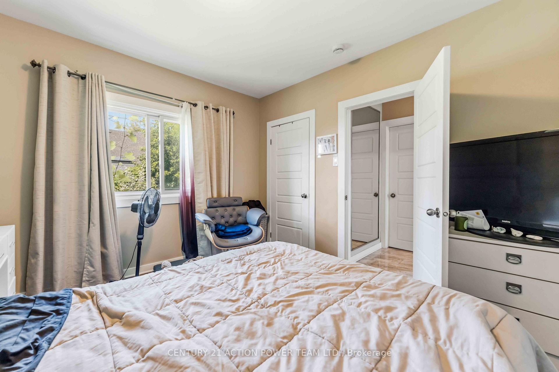 Photo 24 of 1221 Kitchener Avenue W, Ottawa, Ellwood — HOMEH
