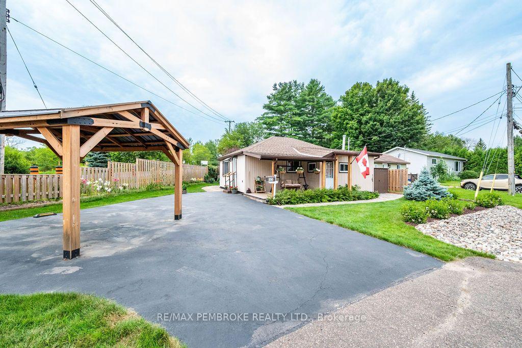 Photo 1 of 890 Lea Street, Pembroke, Pembroke — HOMEH