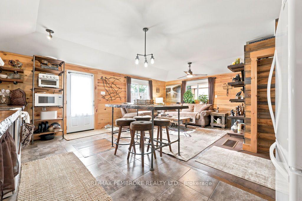 Photo 3 of 890 Lea Street, Pembroke, Pembroke — HOMEH