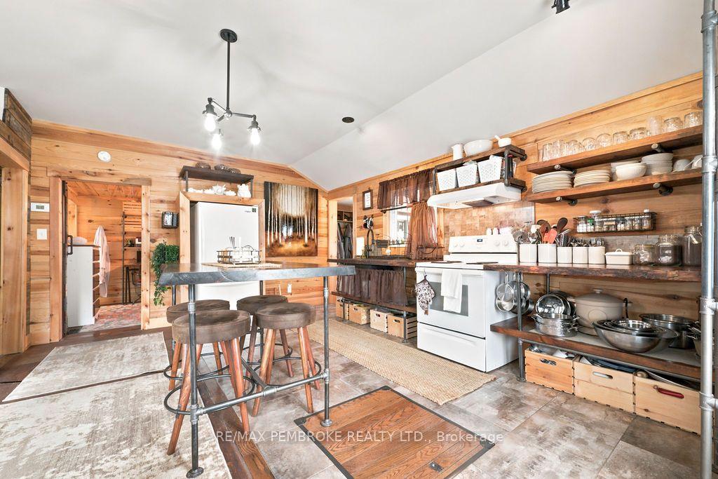 Photo 5 of 890 Lea Street, Pembroke, Pembroke — HOMEH