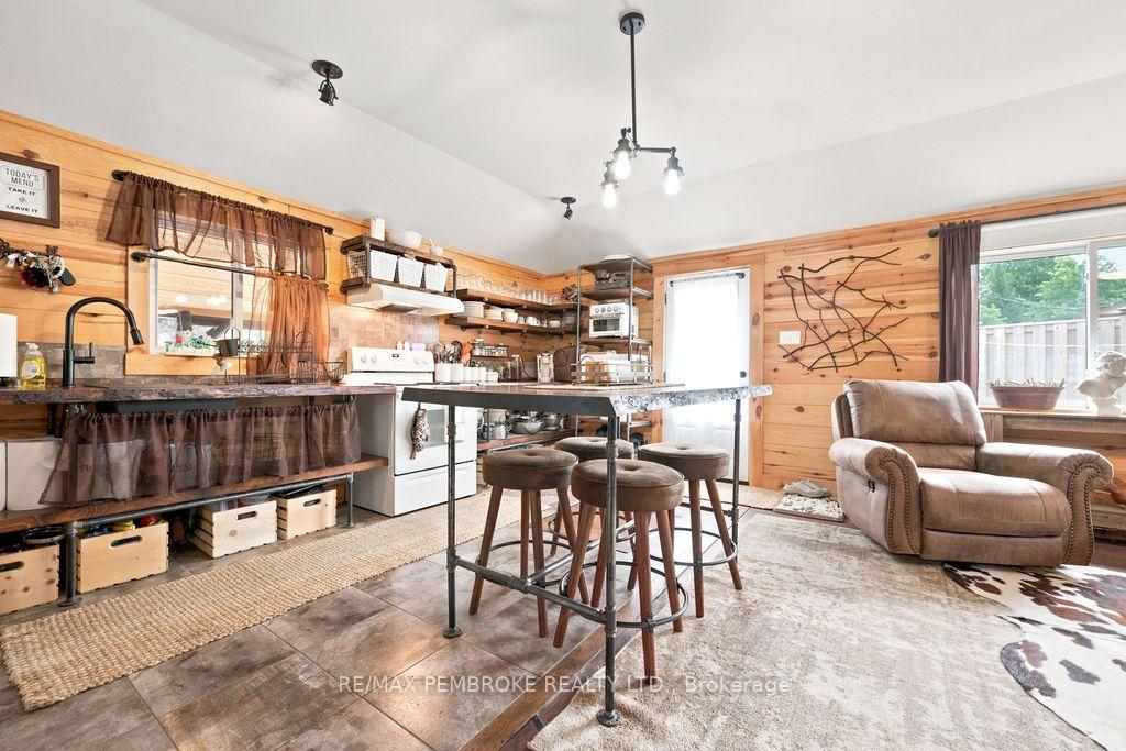 Photo 7 of 890 Lea Street, Pembroke, Pembroke — HOMEH