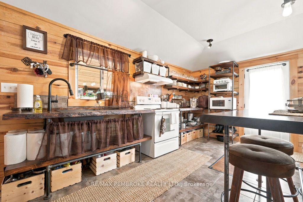 Photo 8 of 890 Lea Street, Pembroke, Pembroke — HOMEH