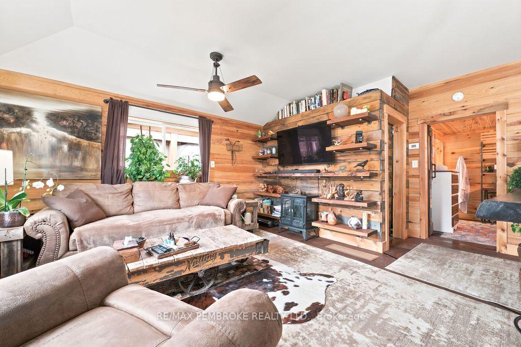 Photo 10 of 890 Lea Street, Pembroke, Pembroke — HOMEH
