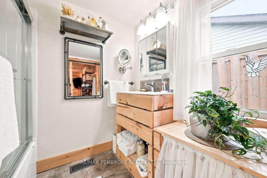 Photo 23 of 890 Lea Street, Pembroke, Pembroke — HOMEH