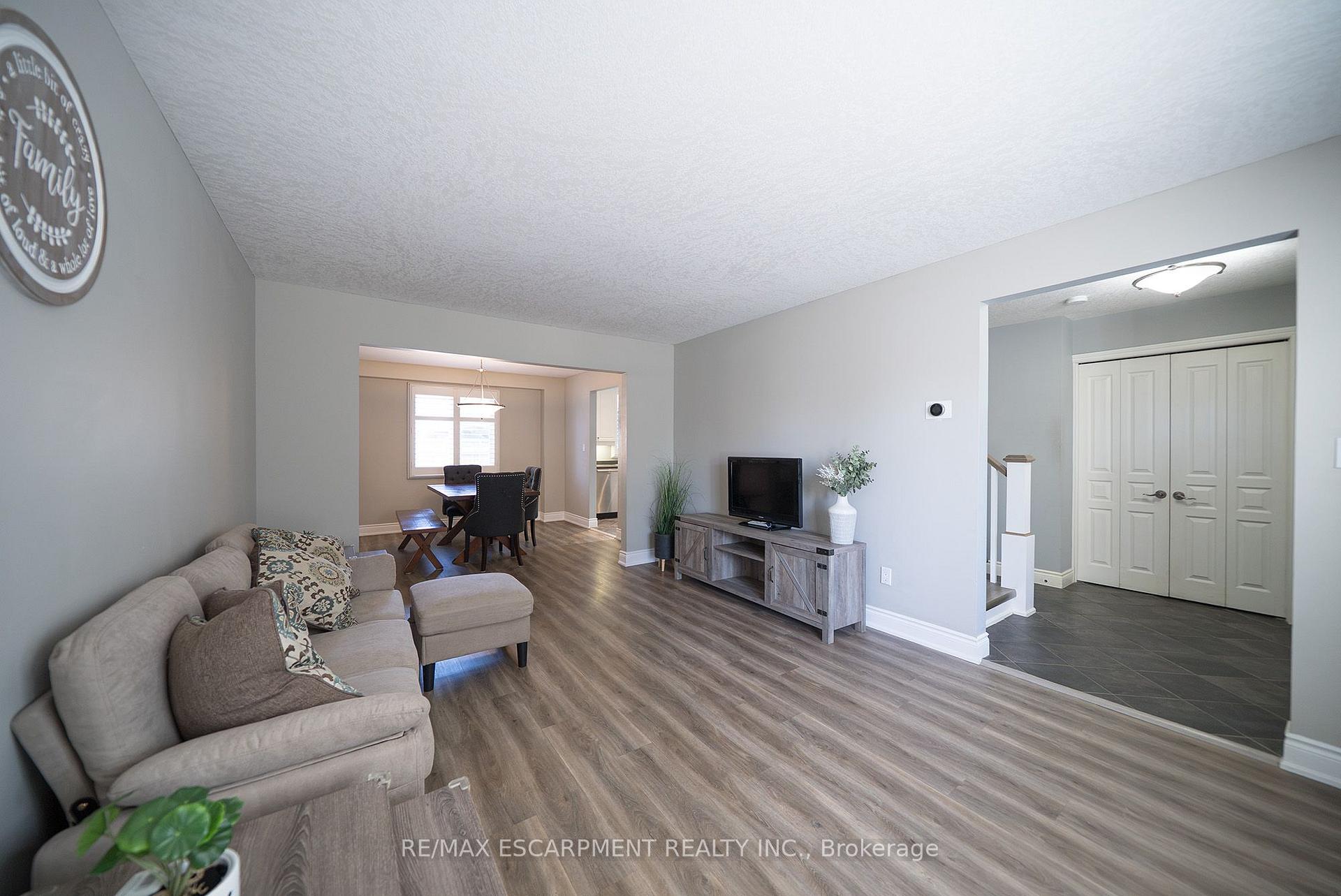 Photo 8 of 20 Hogarth Road, Brantford, Lion's Park — HOMEH