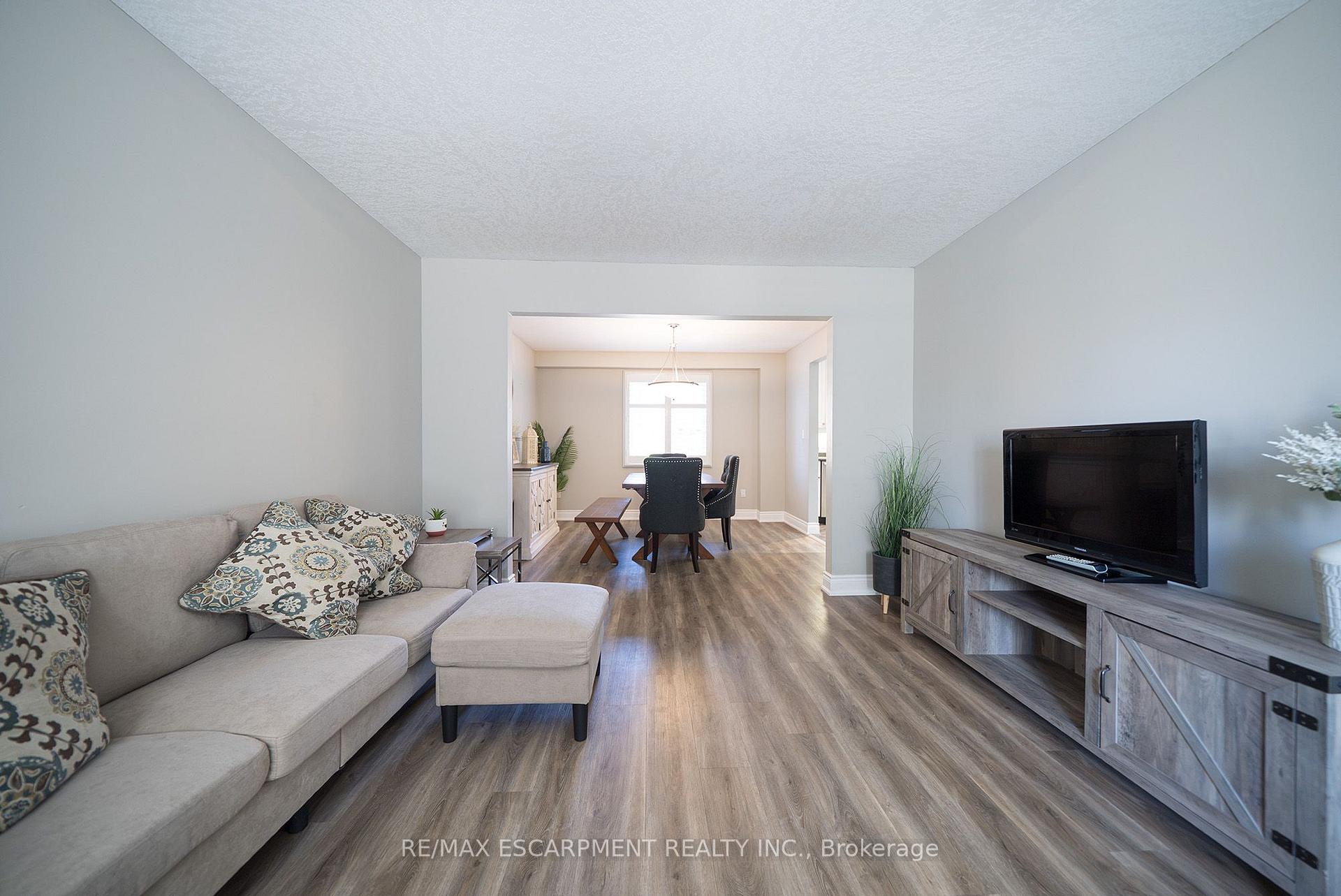 Photo 9 of 20 Hogarth Road, Brantford, Lion's Park — HOMEH